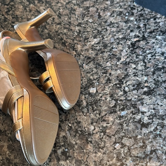 Naturalizer Brenta bronze pearl 3” slingback strappy heel NIB 12M - Picture 6 of 10